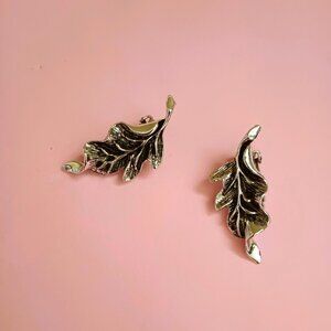 Tara Vintage Oak Leaf Earrings Large Rustic Silver Tone Clip on